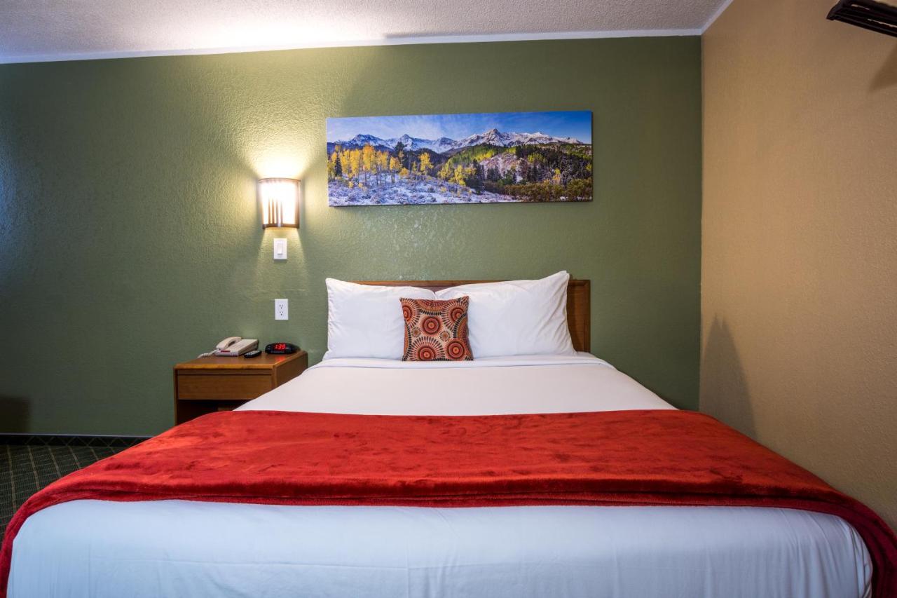 Queen Room - Non-Smoking at Red River Inn Silt-Rifle