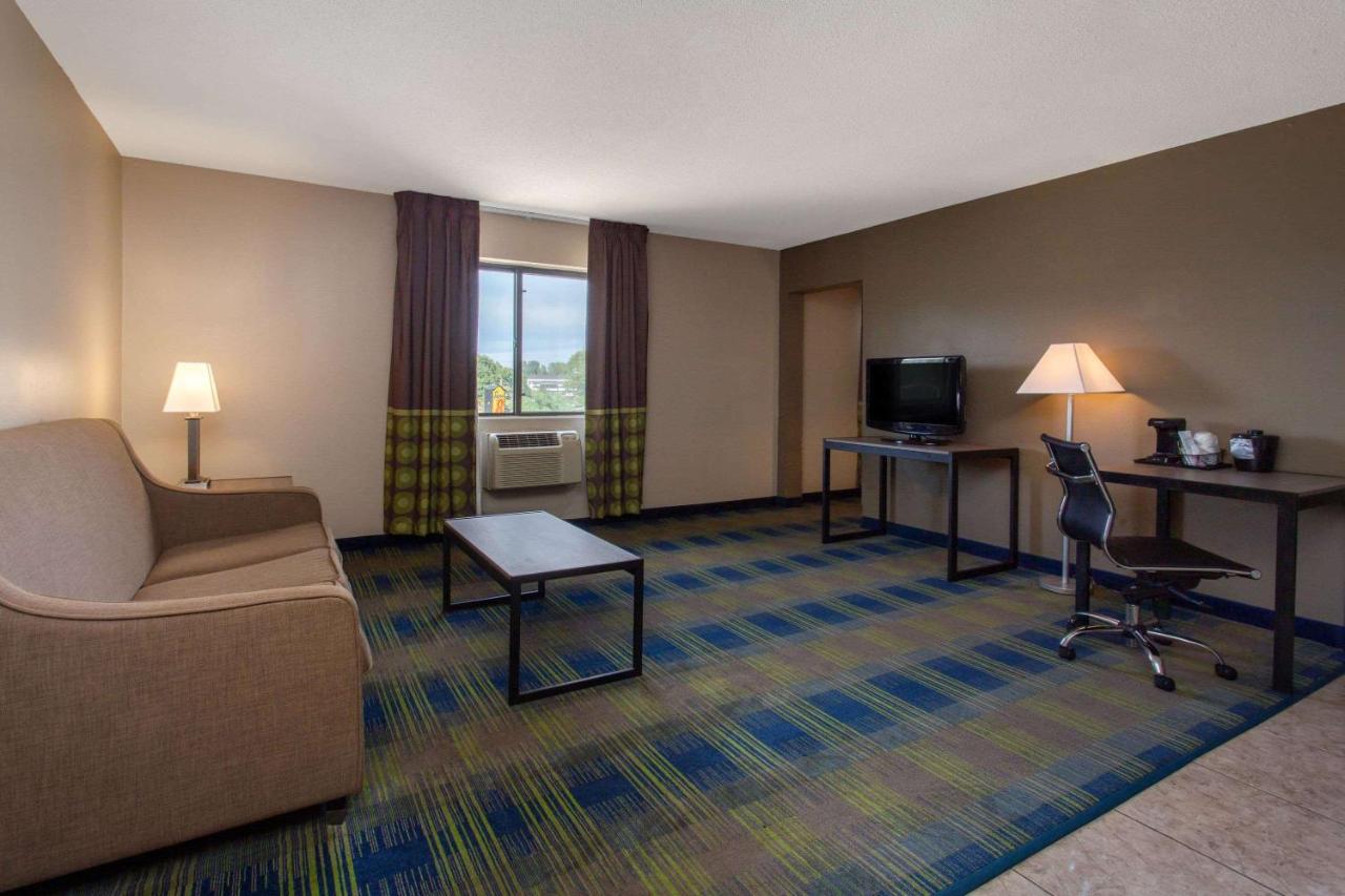 | Super 8 by Wyndham Cromwell/Middletown