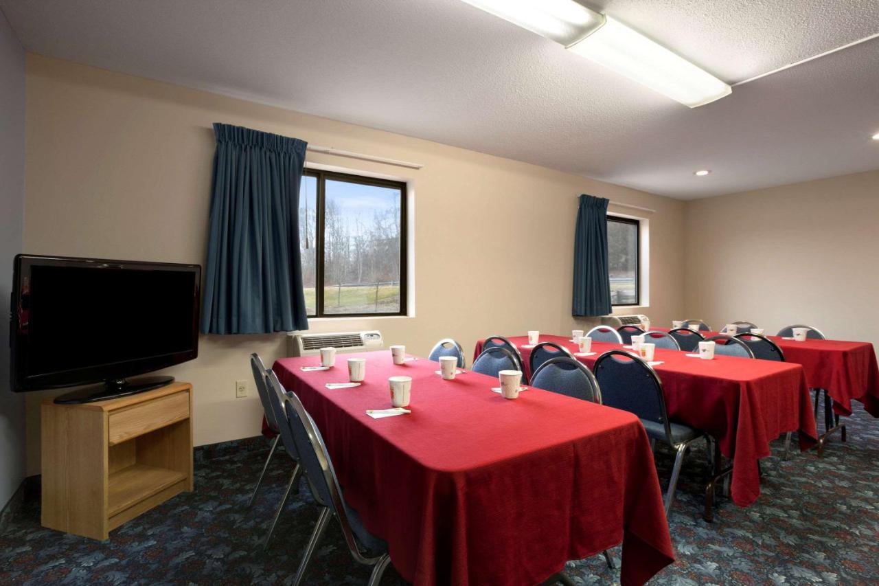 | Super 8 by Wyndham Cromwell/Middletown