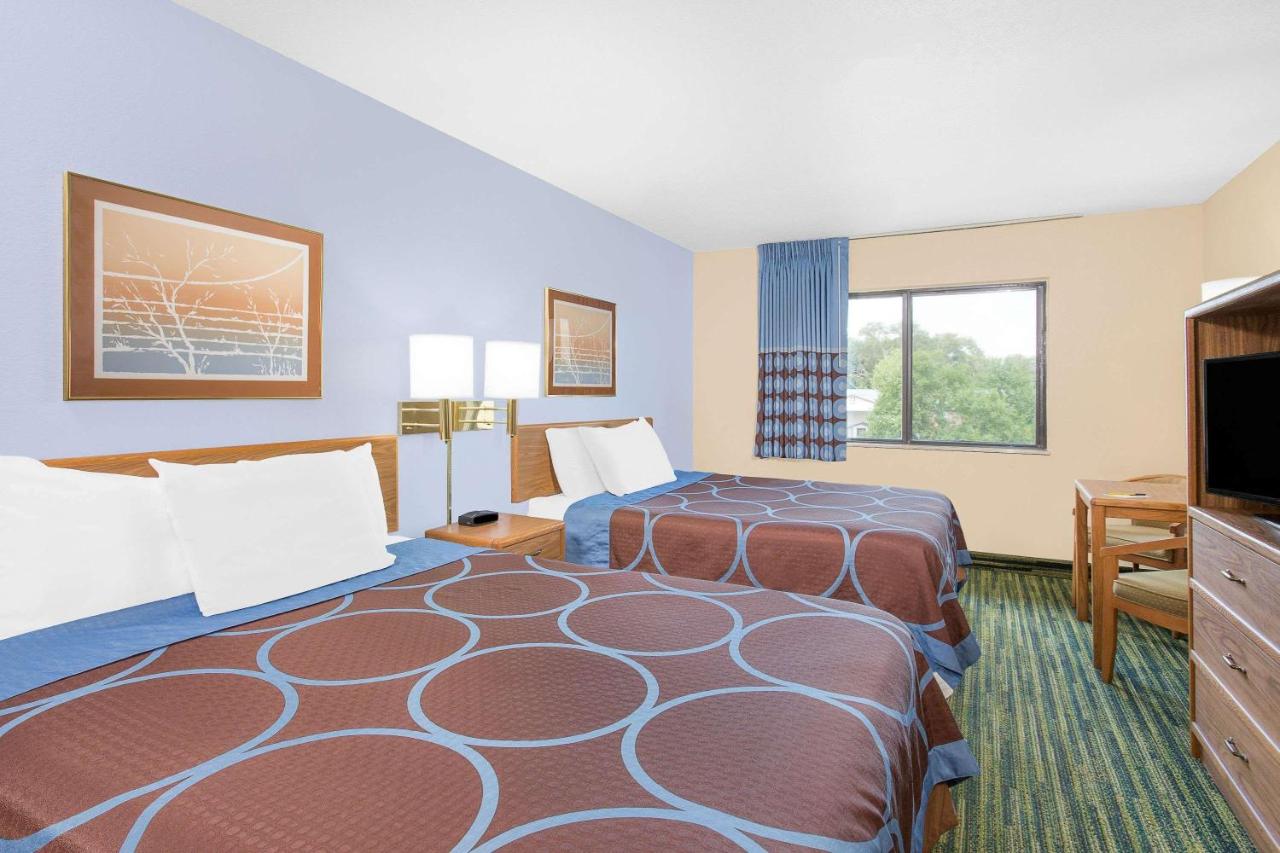 Queen Room with Two Queen Beds - Non-Smoking at Boarders Inn & Suites by Cobblestone Hotels - Waterloo/Cedar Falls