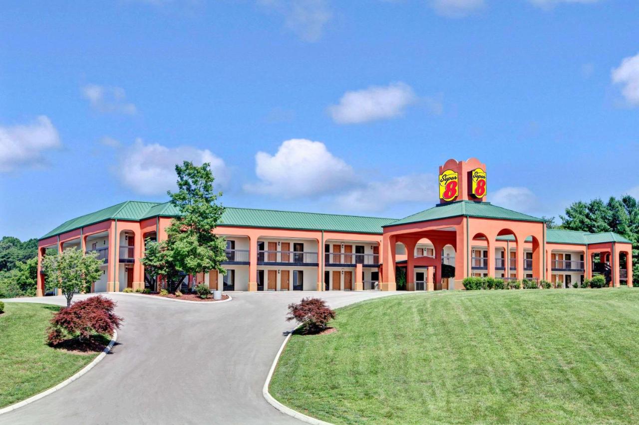 | Super 8 by Wyndham Knoxville East