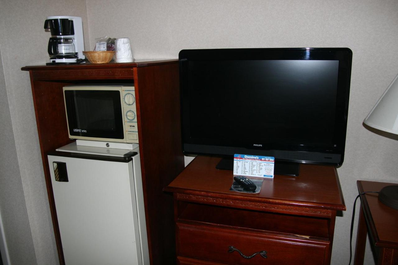 Double Room with Two Double Beds - Non-Smoking at Baymont by Wyndham Clarksville Northeast