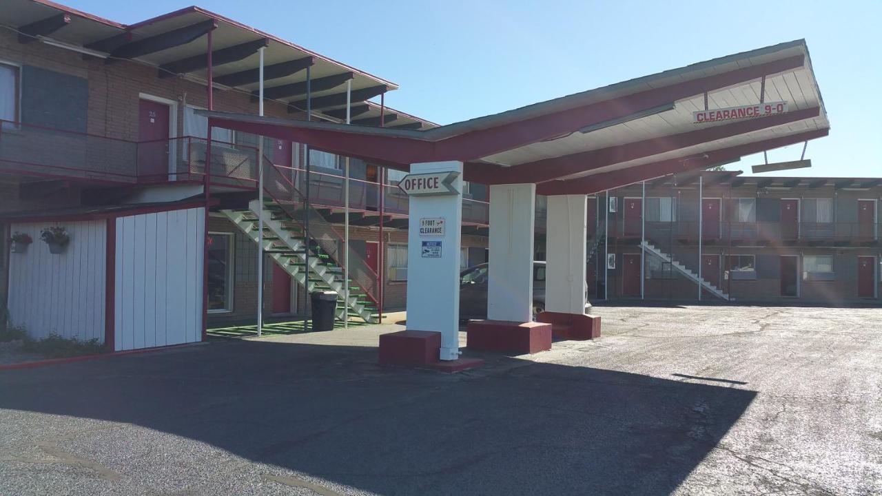 | Thunder Bird Motel