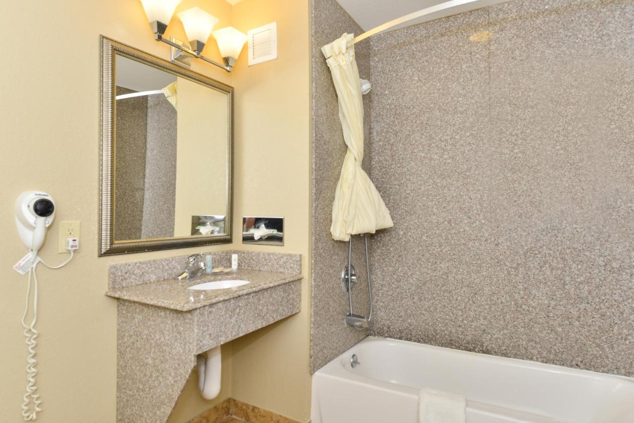 King Room - Non-Smoking at Comfort Inn & Suites Clinton - Jackson West