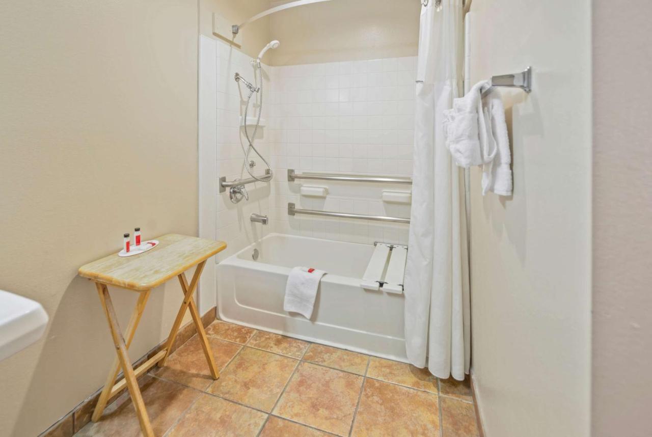| Days Inn by Wyndham Lebec