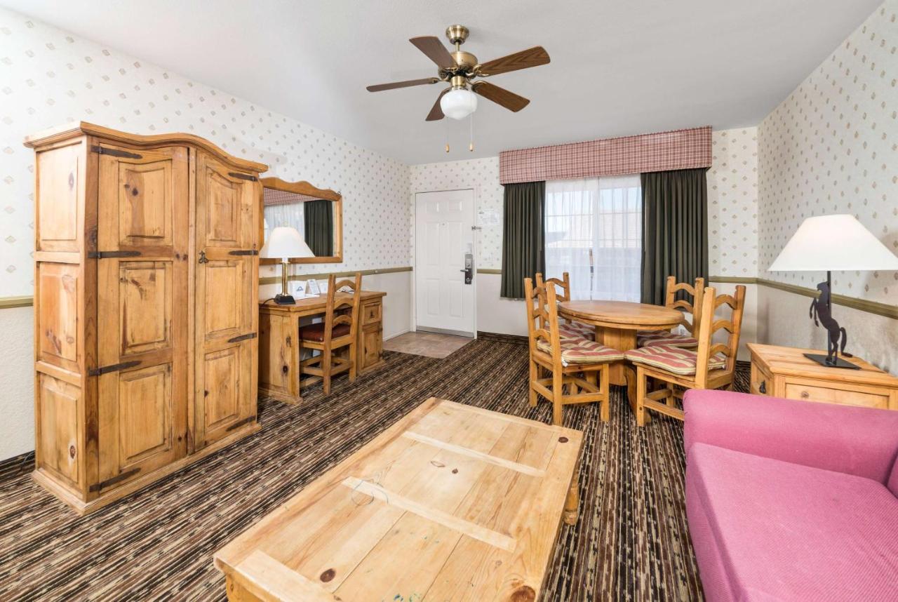 | Days Inn by Wyndham Lebec
