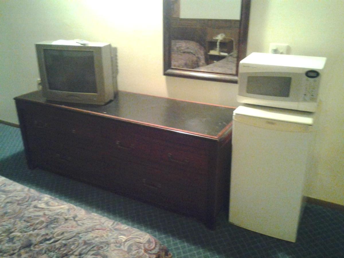 | Xenia Country Inn