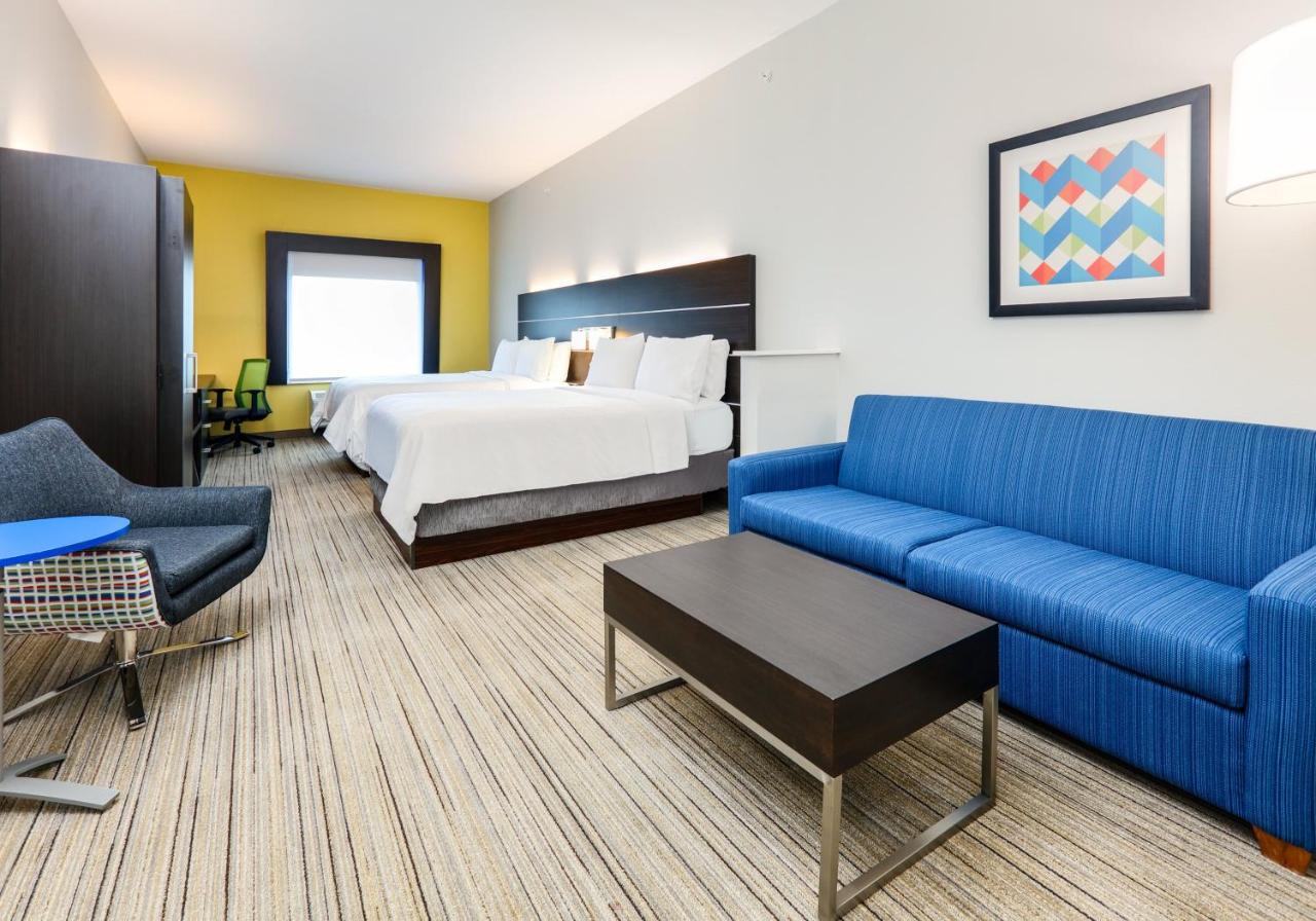 Queen Suite with Sofa Bed at Holiday Inn Express Hotel & Suites Cleburne by IHG