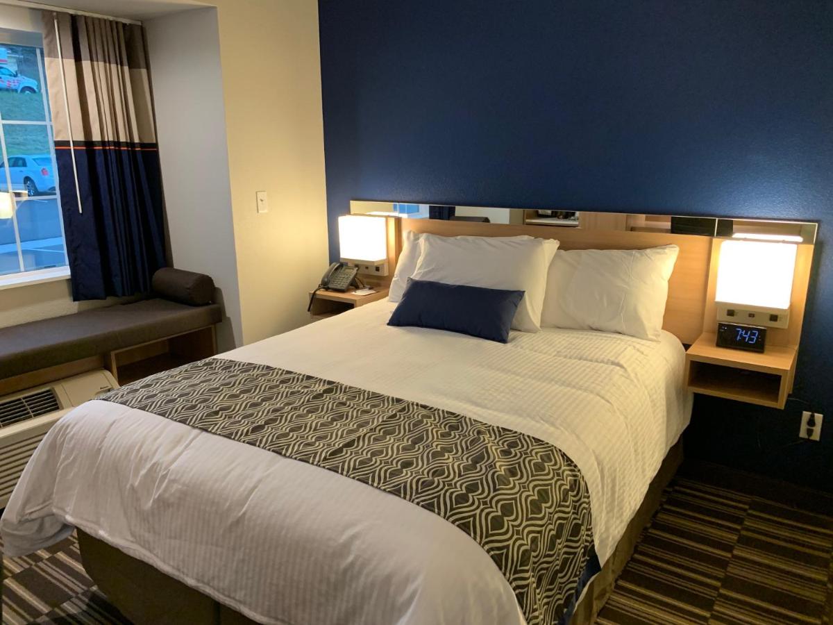 Queen Suite - Non-Smoking at Microtel Inn & Suites by Wyndham Woodland Park