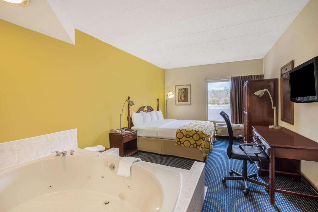 | Baymont by Wyndham Warrenton