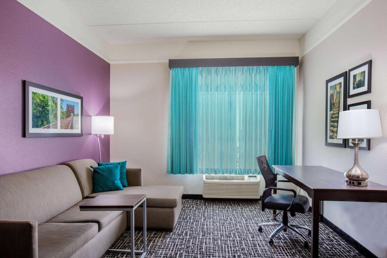 Deluxe King Suite at La Quinta Inn & Suites by Wyndham Mission at West McAllen
