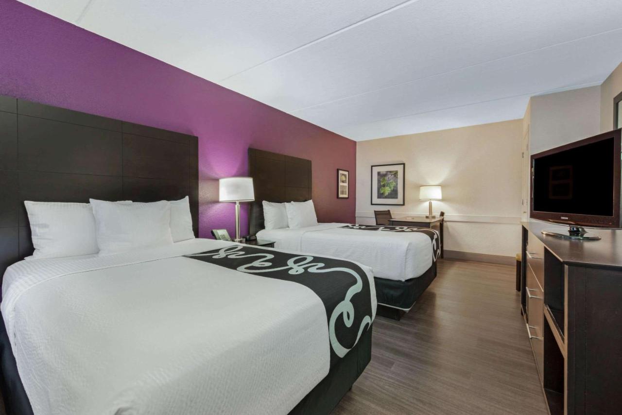 Deluxe Double Room with Two Double Beds at La Quinta Inn by Wyndham Miami Airport North