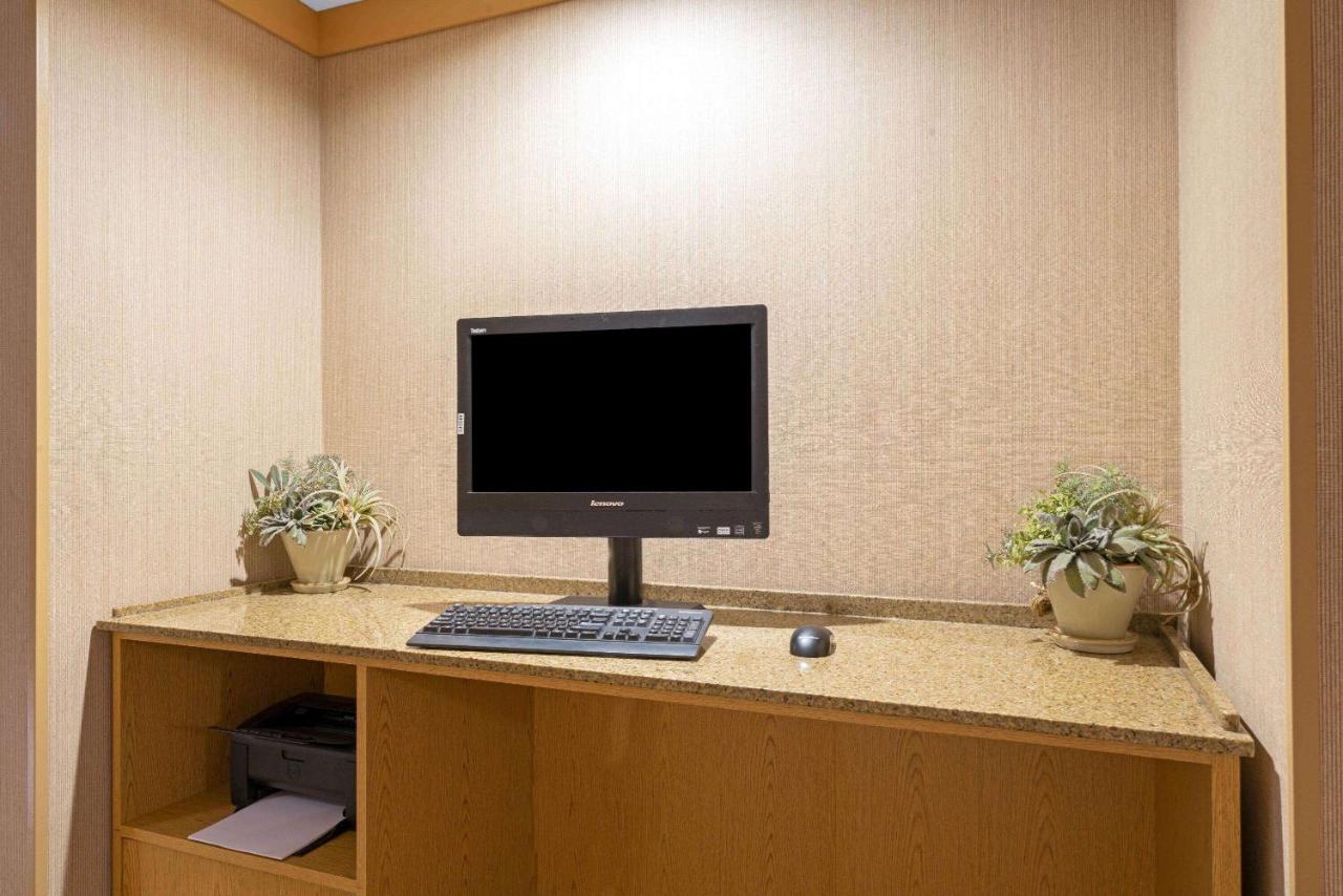| La Quinta Inn & Suites by Wyndham Salt Lake City - Layton