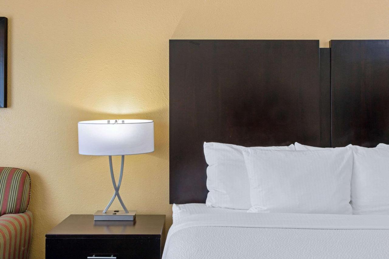 Deluxe King Room at La Quinta Inn by Wyndham Berkeley