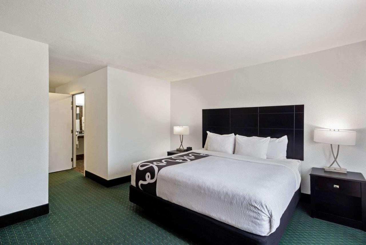 King Room with Bath Tub - Mobility/Hearing Accessible - Non-Smoking at La Quinta Inn by Wyndham Berkeley