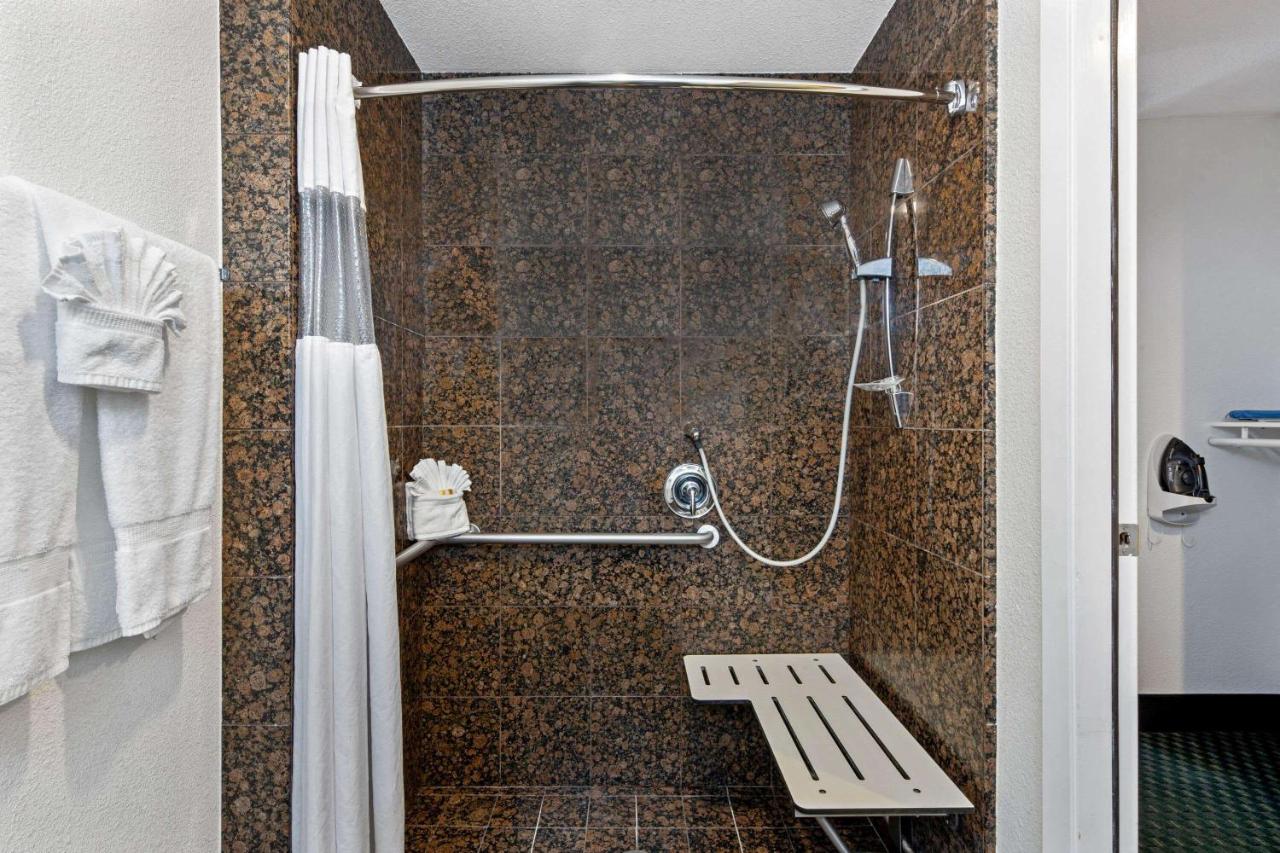 King Room with Bath Tub - Mobility/Hearing Accessible - Non-Smoking at La Quinta Inn by Wyndham Berkeley