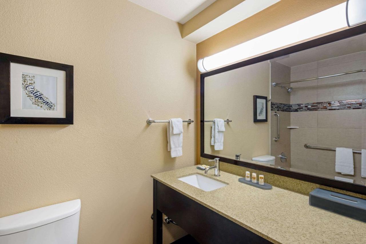 Deluxe King Room at La Quinta Inn by Wyndham Berkeley