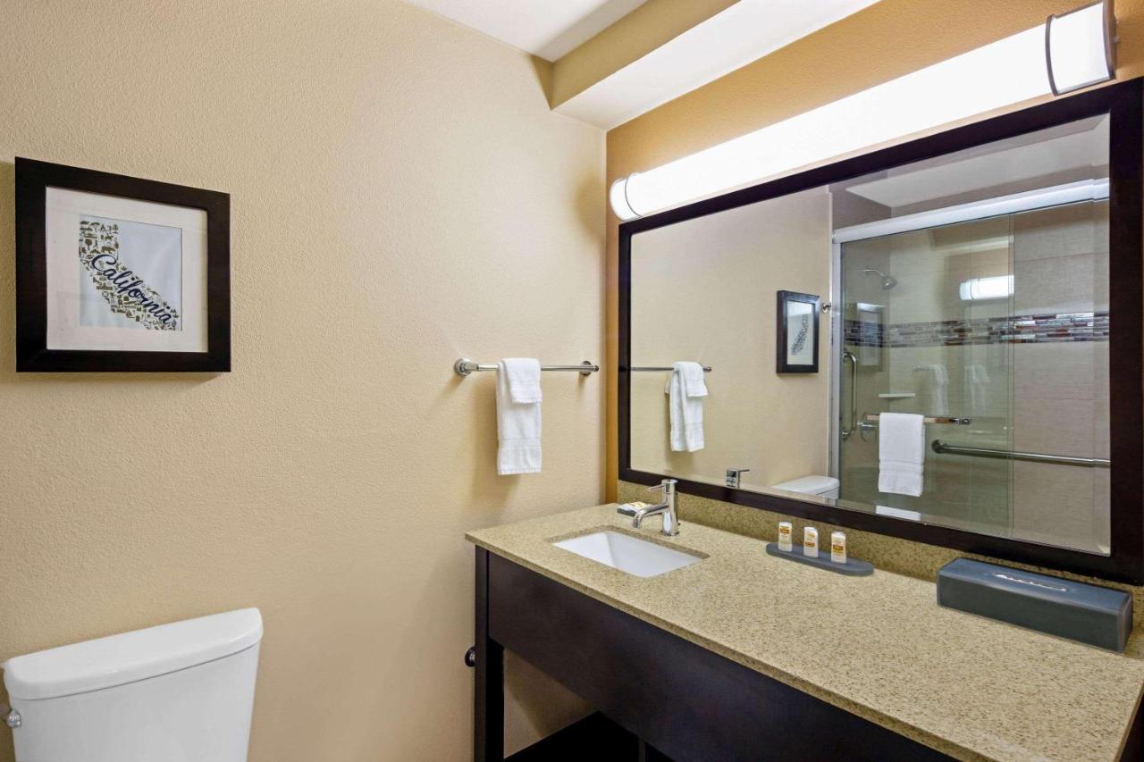 Deluxe King Room at La Quinta Inn by Wyndham Berkeley