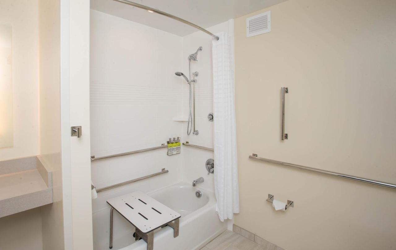 King Room - Mobility Access Tub/Non-Smoking at Candlewood Suites Cleveland South - Independence by IHG