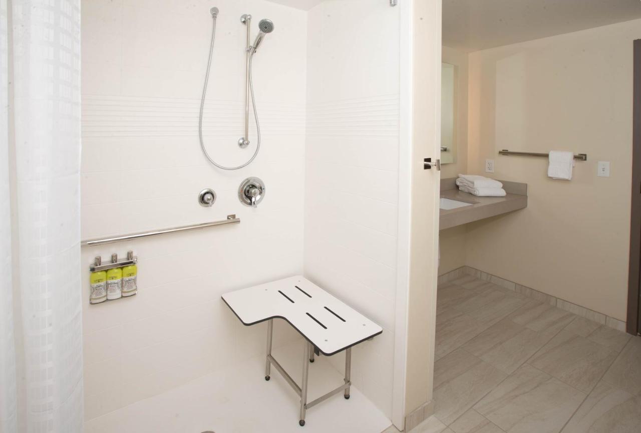 King Room - Accessible Roll Shower - Non-Smoking at Candlewood Suites Cleveland South - Independence by IHG