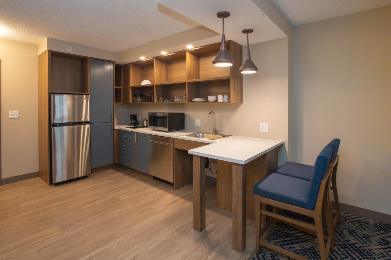 King Room - Accessible Roll Shower - Non-Smoking at Candlewood Suites Cleveland South - Independence by IHG