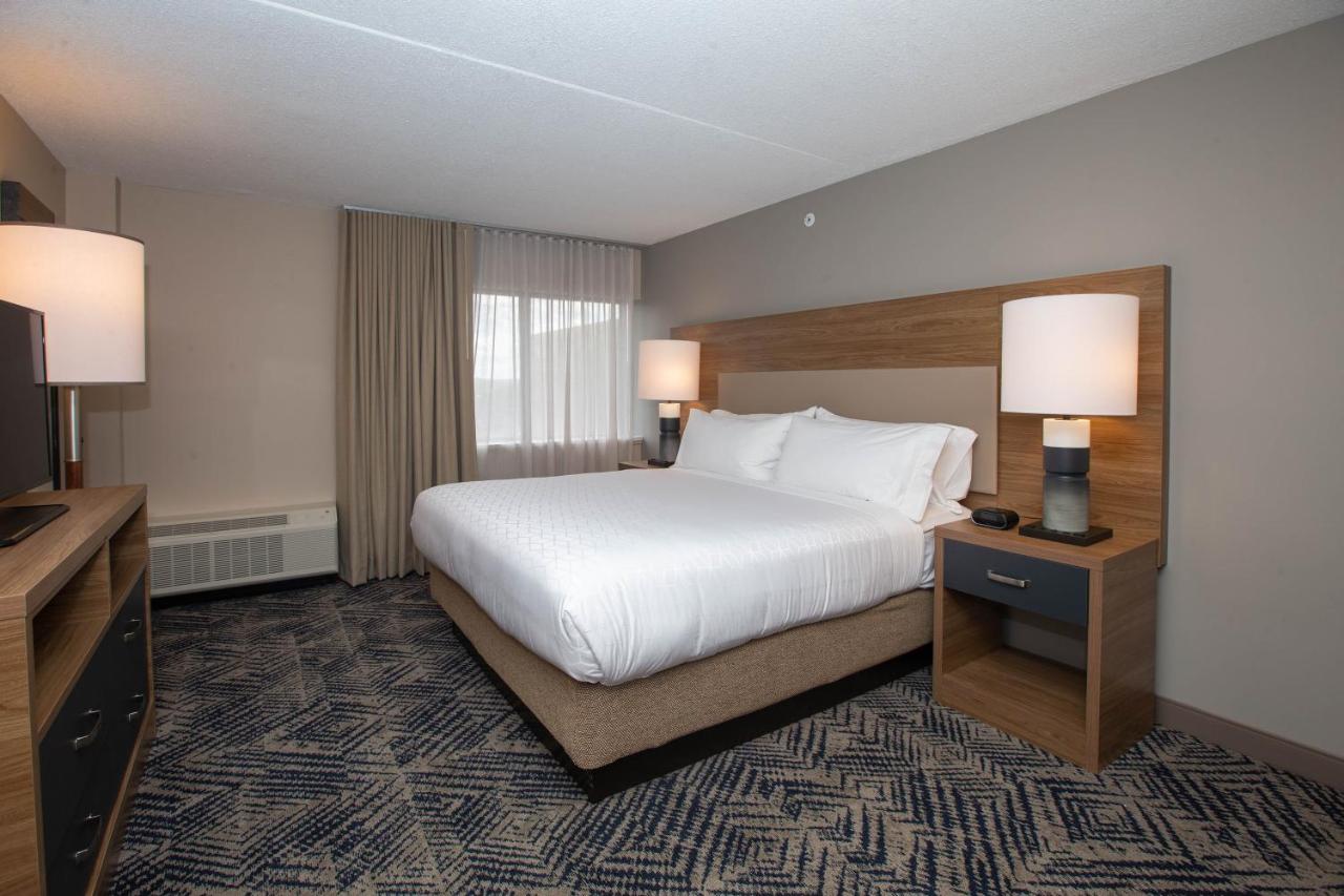 Superior Suite at Candlewood Suites Cleveland South - Independence by IHG