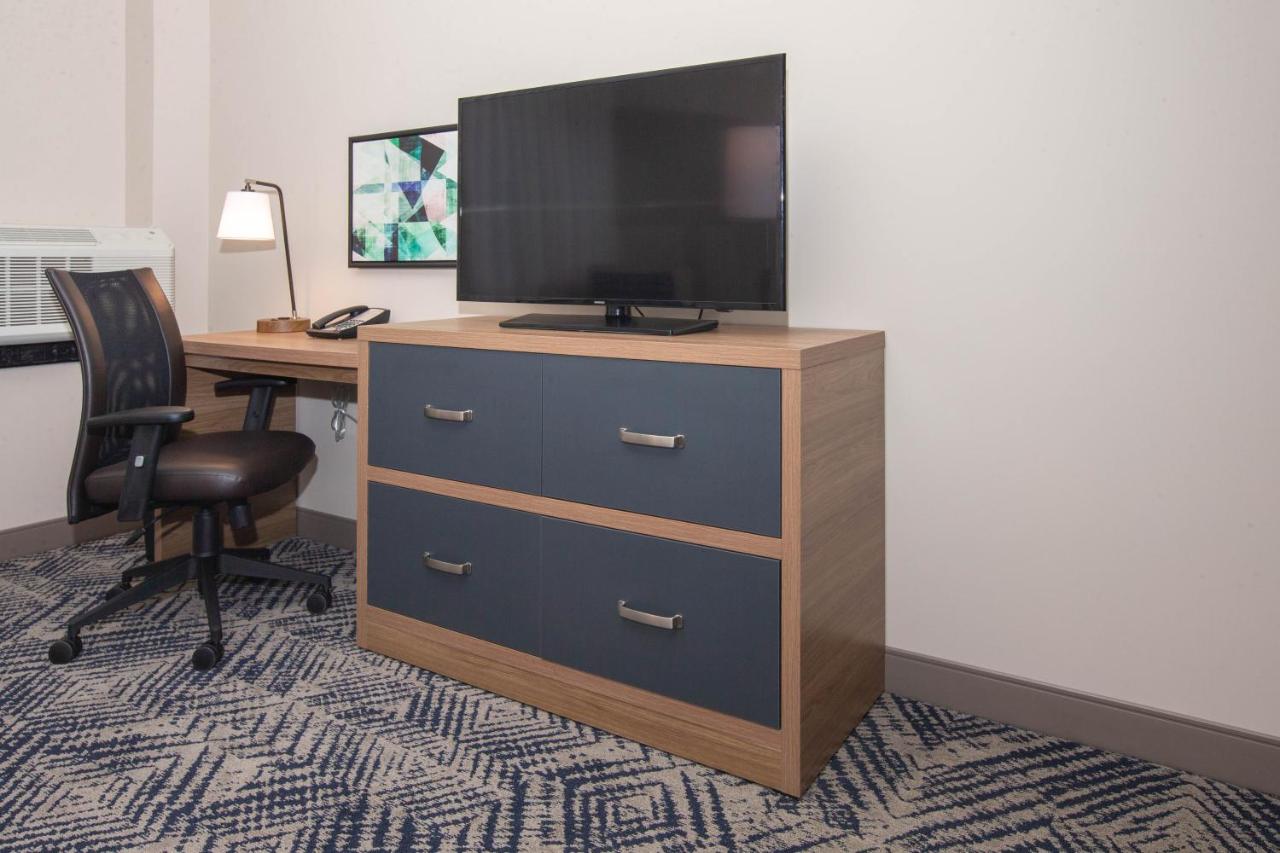 One-Bedroom King Suite - Non-Smoking at Candlewood Suites Cleveland South - Independence by IHG