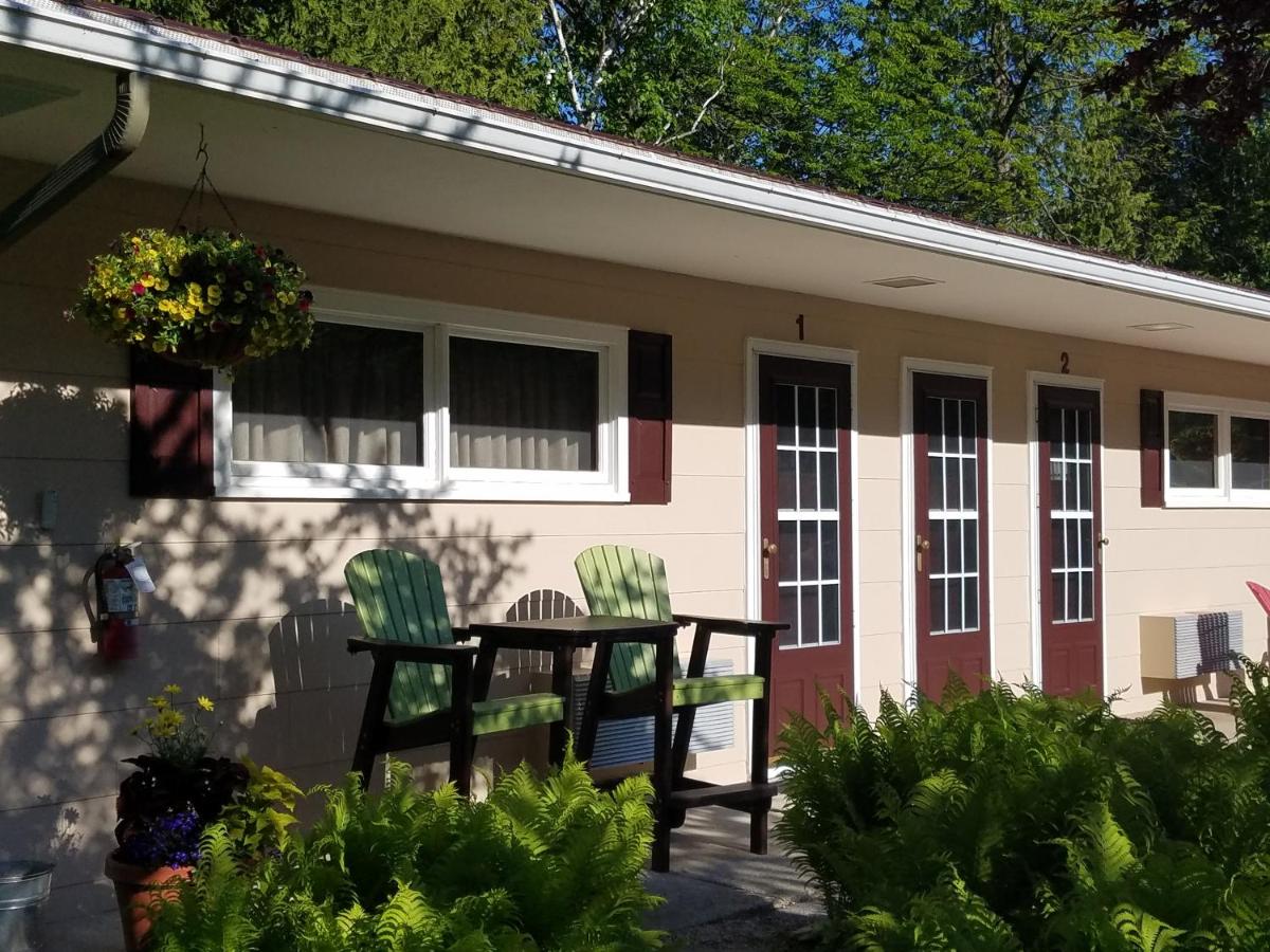 | Square Rigger Harbor Motel