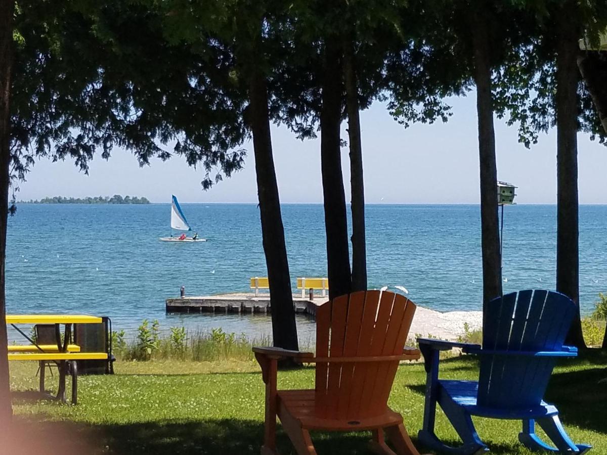 | Square Rigger Harbor Motel