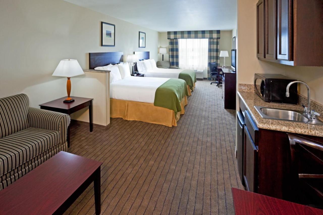 | Holiday Inn Express Hotel & Suites Syracuse North Airport Area, an IHG Hotel