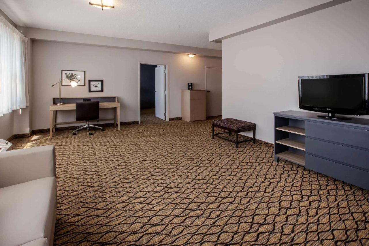 | Days Inn & Suites by Wyndham Rochester Hills MI