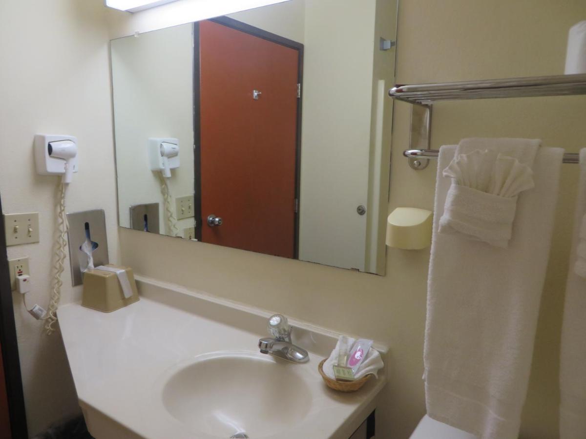 King Room - Non-Smoking at Super 8 by Wyndham Denton