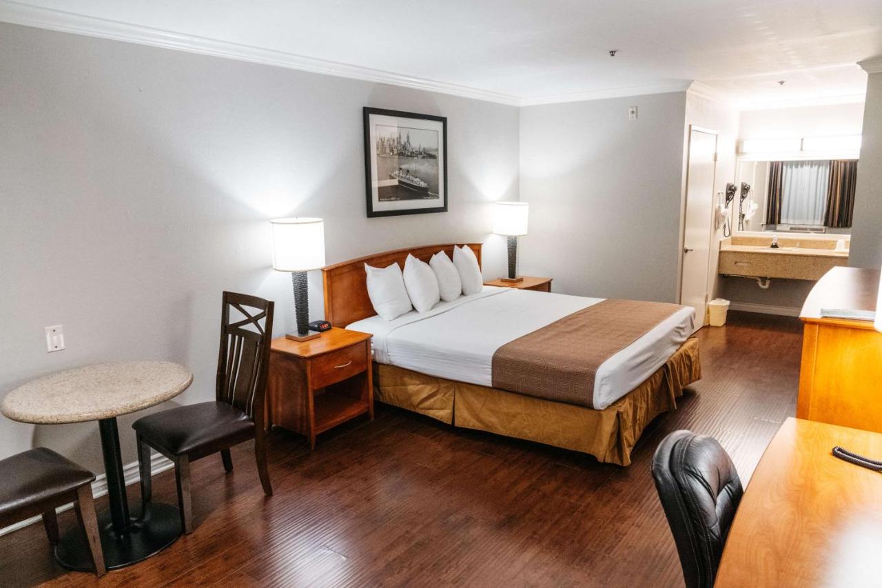 King Room - Non-Smoking at Best Western Palm Garden Inn