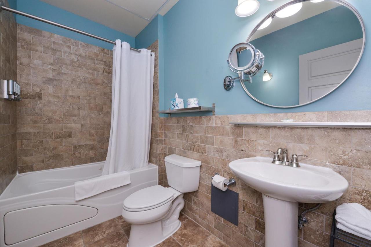 King Suite at Montvale Hotel
