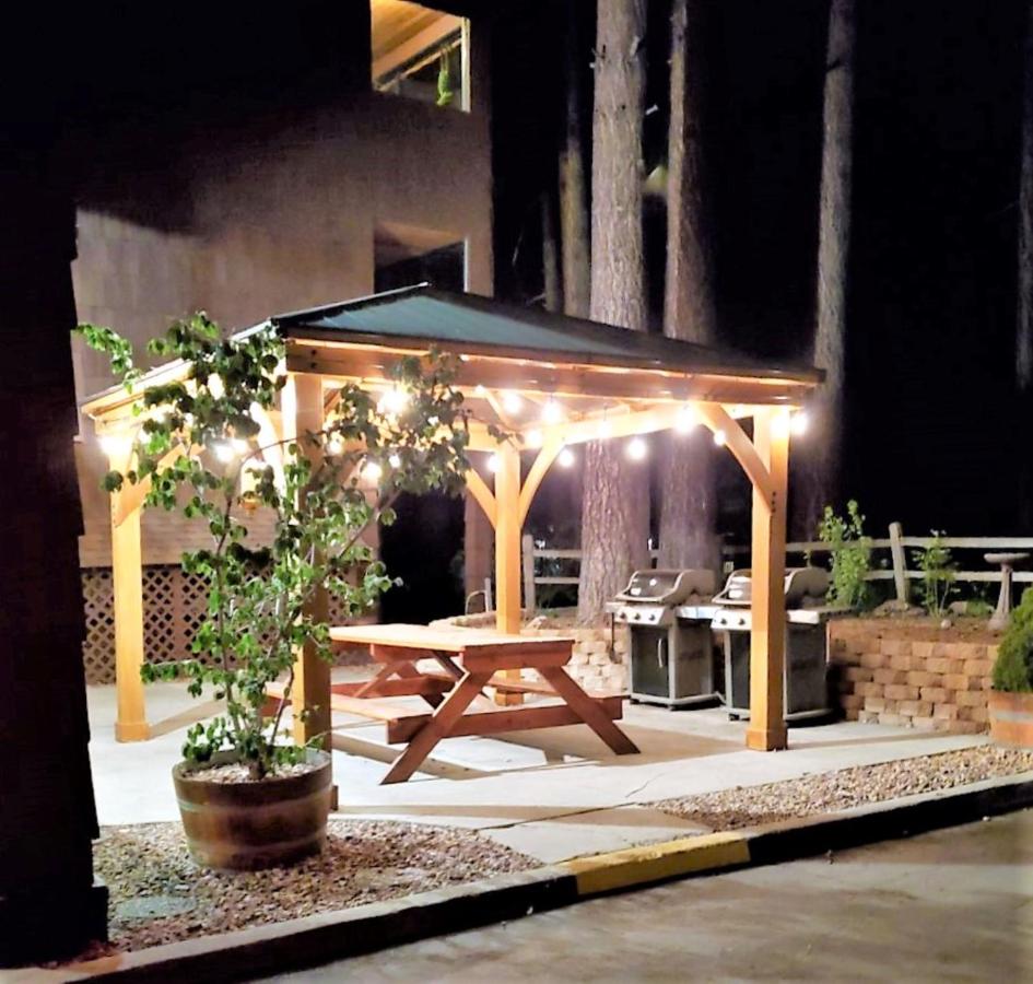 Suite (4 Adults) at Getaways at Snow Lake Lodge