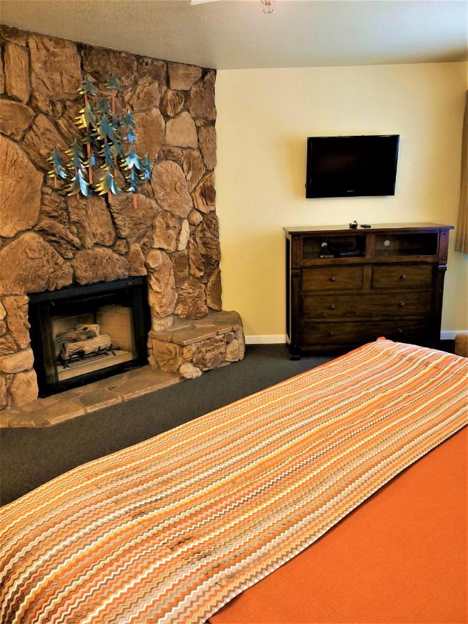 Suite (4 Adults) at Getaways at Snow Lake Lodge