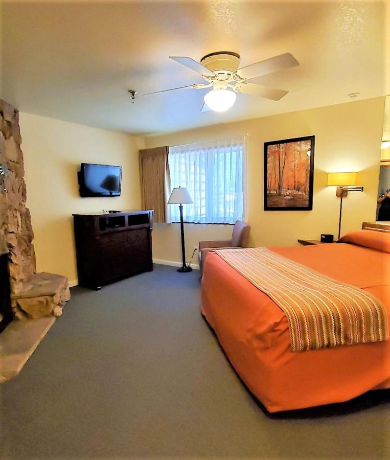 Suite (4 Adults) at Getaways at Snow Lake Lodge