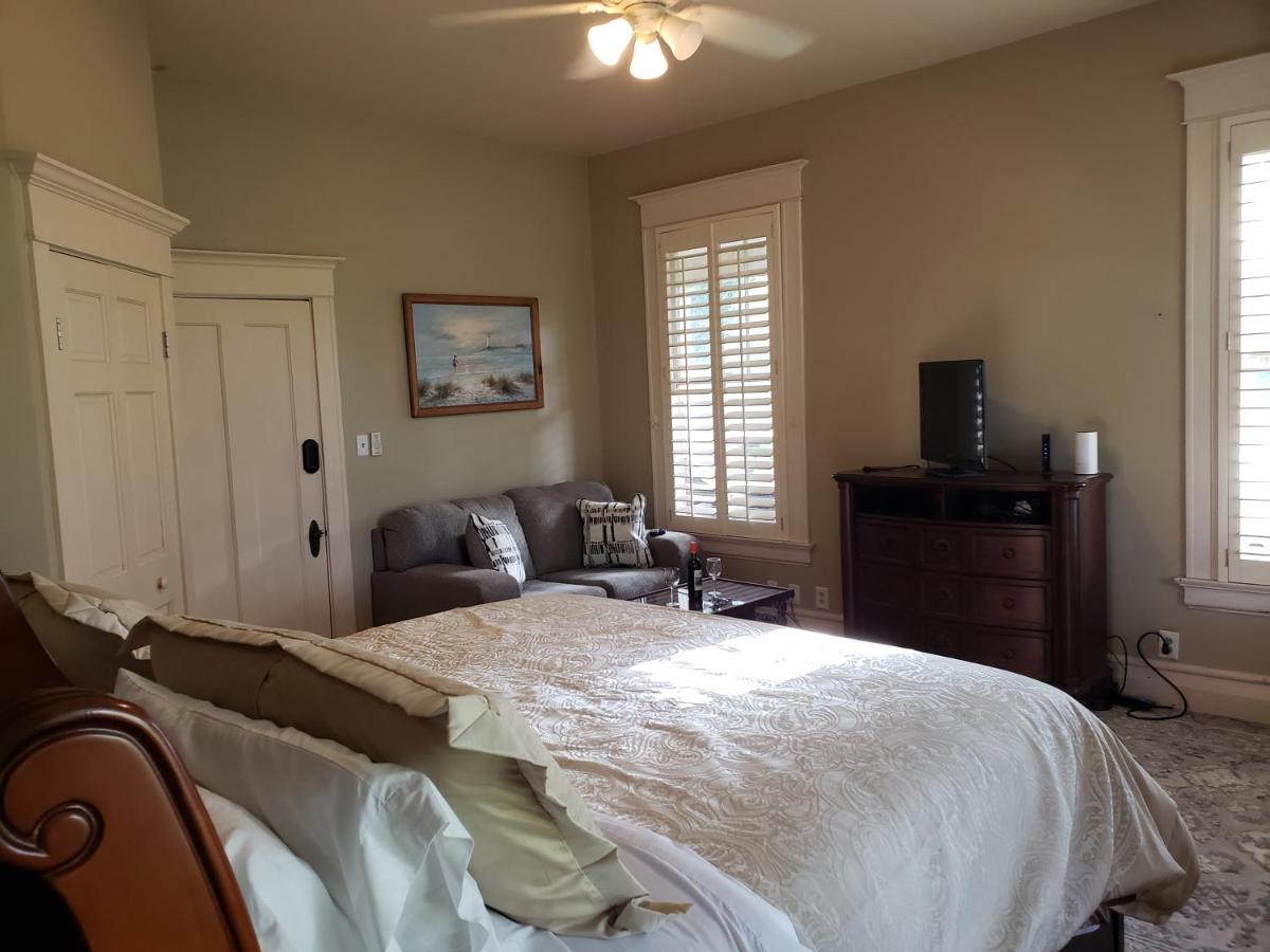 | Iron Horse Inn