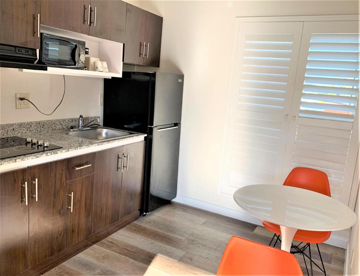 | Howard Johnson by Wyndham, Chula Vista/San Diego Hotel & Suites