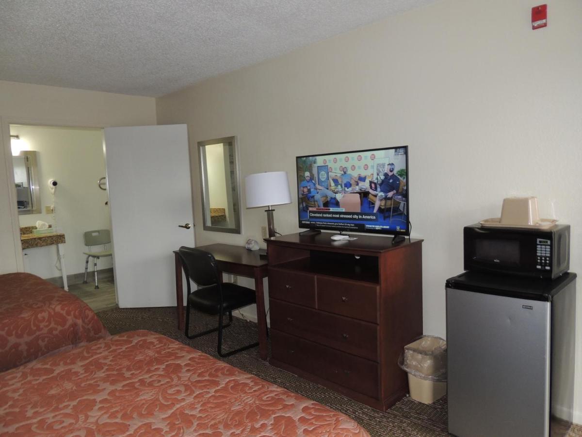 Queen Room - Disability Access/Non-Smoking at Super 8 by Wyndham Mifflinville Near Bloomsburg