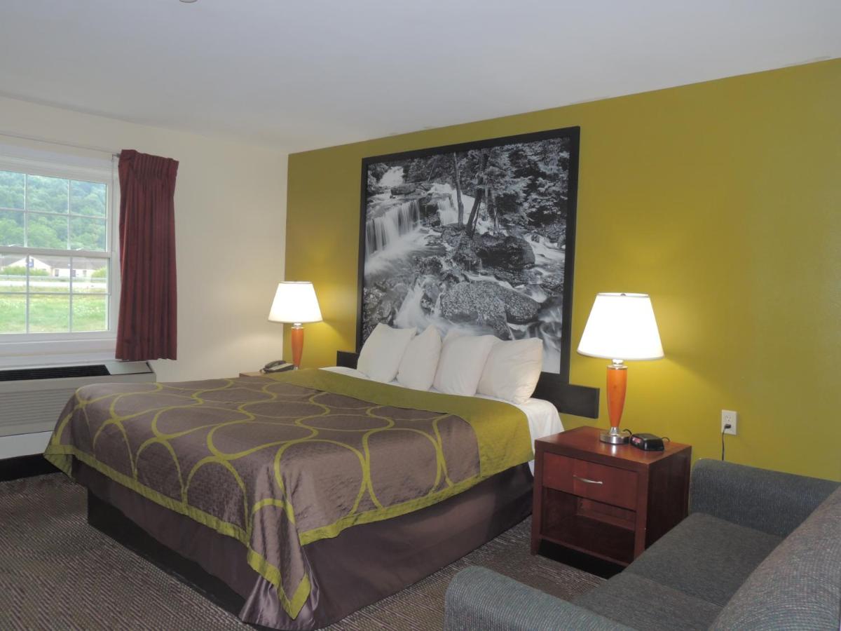 King Room - Non-Smoking at Super 8 by Wyndham Mifflinville Near Bloomsburg