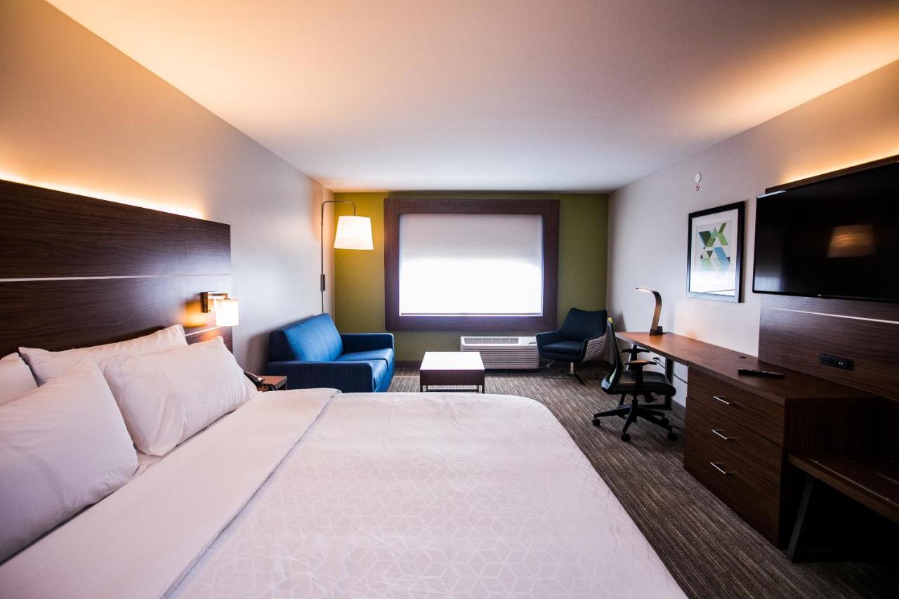 King Suite - Non-Smoking at Holiday Inn Express & Suites Rehoboth Beach by IHG