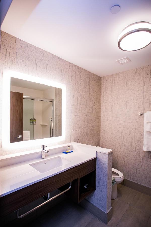 Deluxe King Room - Non-Smoking at Holiday Inn Express & Suites Rehoboth Beach by IHG