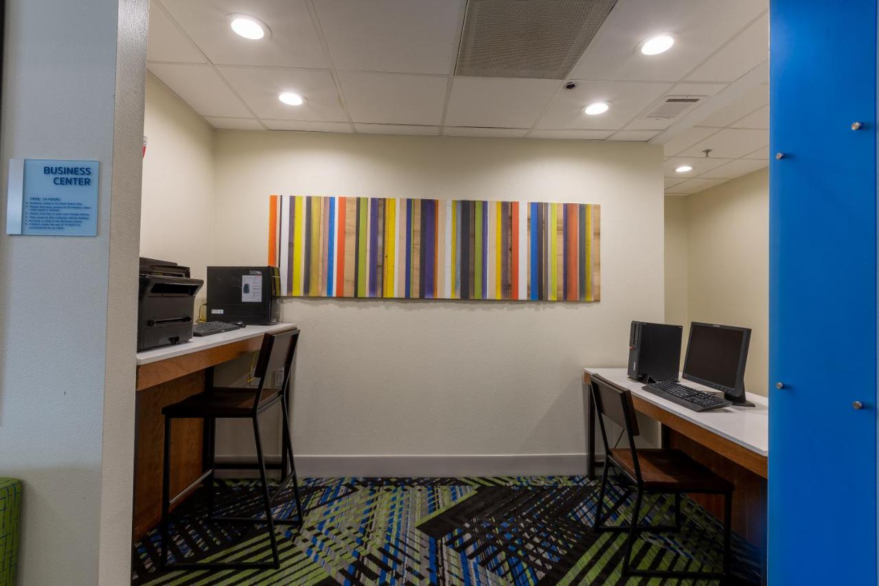 | Holiday Inn Express & Suites Arlington North – Stadium Area, an IHG Hotel