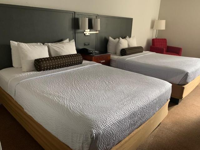 | Days Inn by Wyndham Great Lakes - N. Chicago