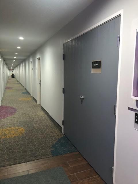 | Days Inn by Wyndham Great Lakes - N. Chicago
