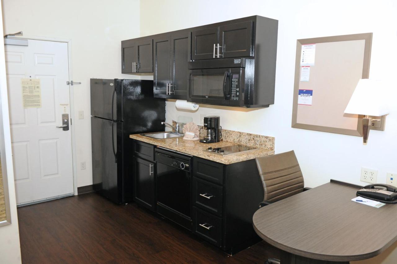 Queen Studio at Candlewood Suites Santa Maria, an IHG Hotel