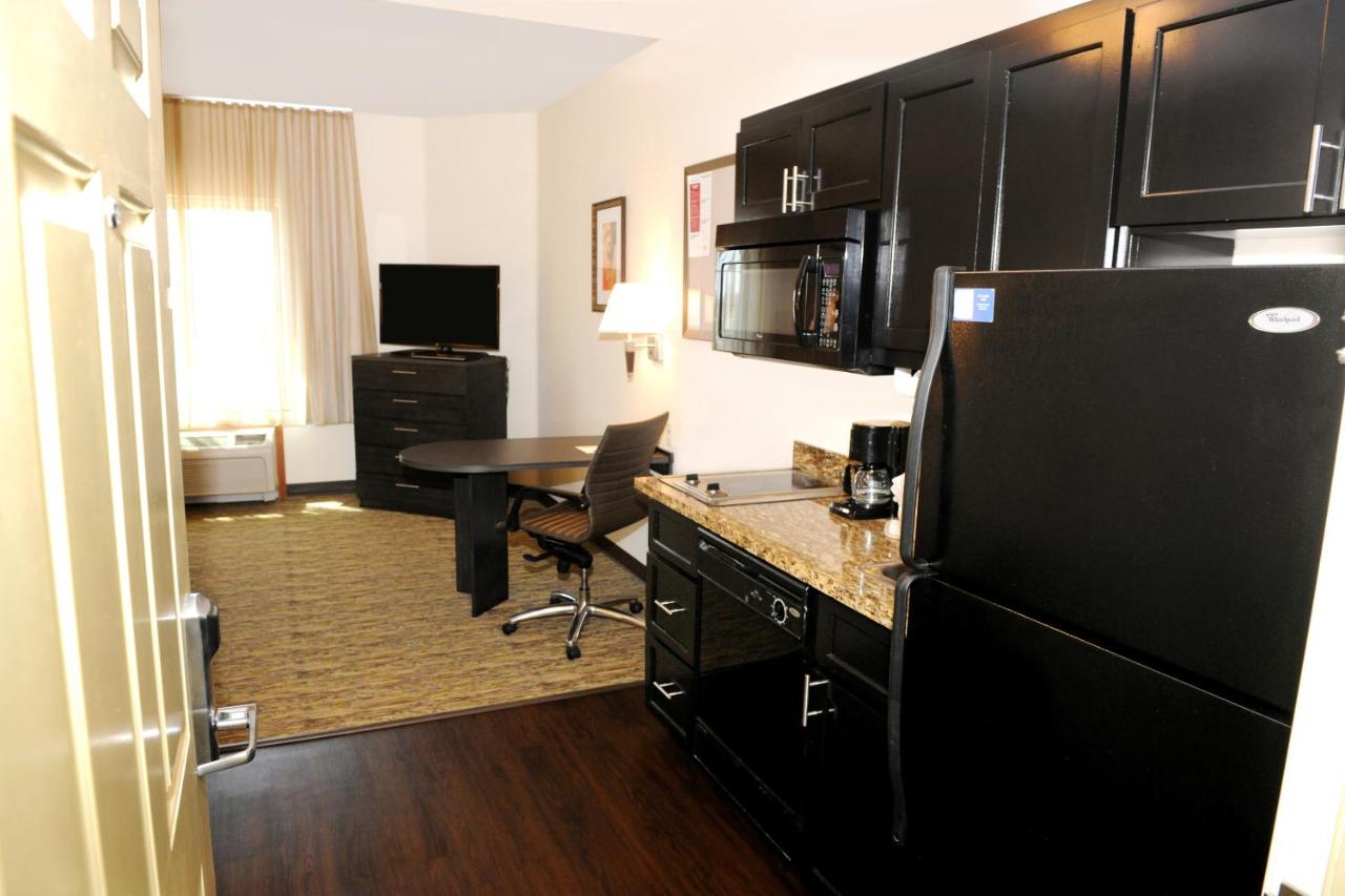 Queen Studio at Candlewood Suites Santa Maria, an IHG Hotel