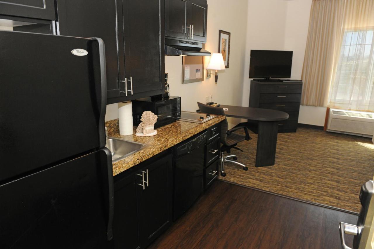 Queen Studio at Candlewood Suites Santa Maria, an IHG Hotel