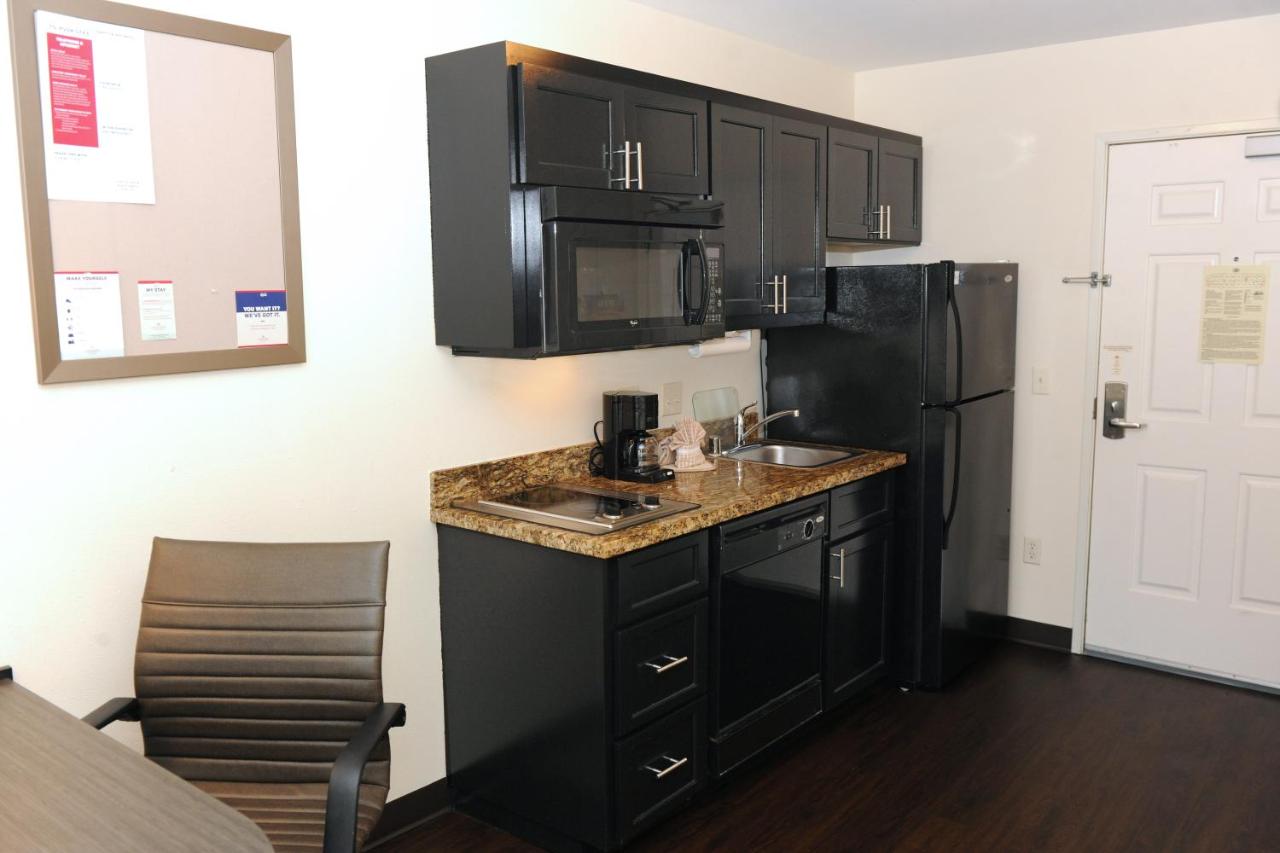Queen Studio at Candlewood Suites Santa Maria, an IHG Hotel